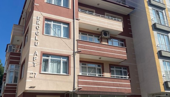 Tam Bir Aile Evi. Geniş Kullanışlı, Merkezi 3+1 Daire.